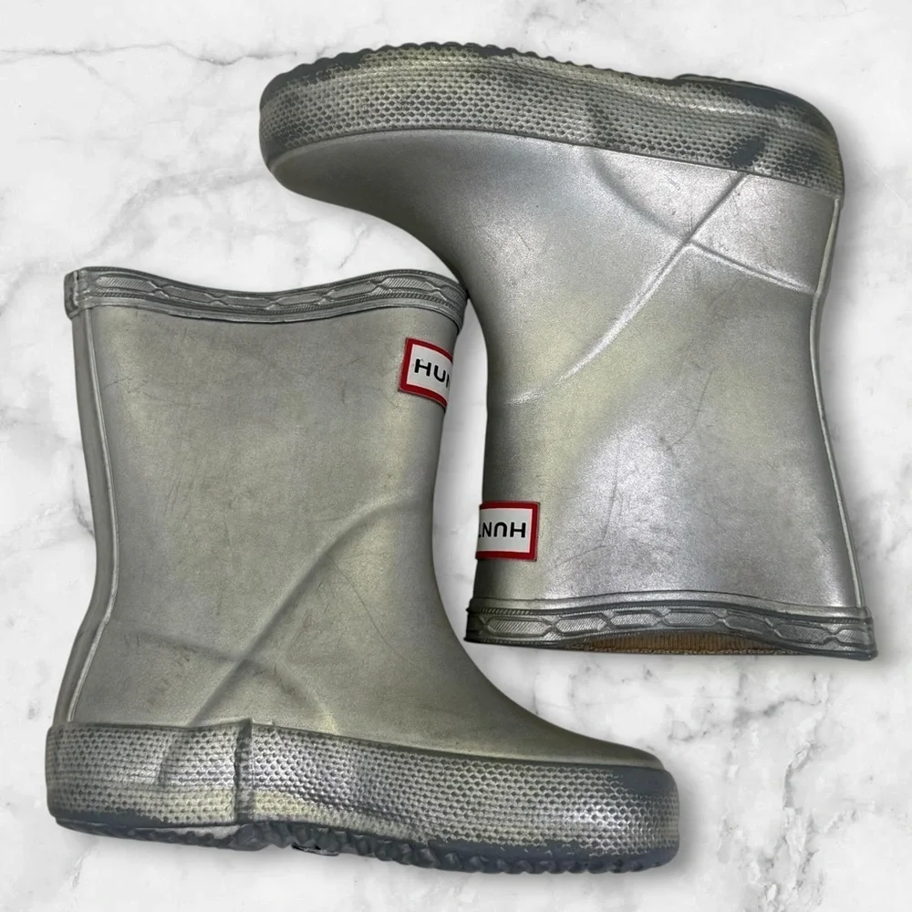 Hunter Kids First Classic Metallic Rain Boots in silver size 4